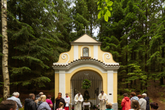 Hasnbrunn-Zajeci-pramen-mse-svata-cerven-2024-4
